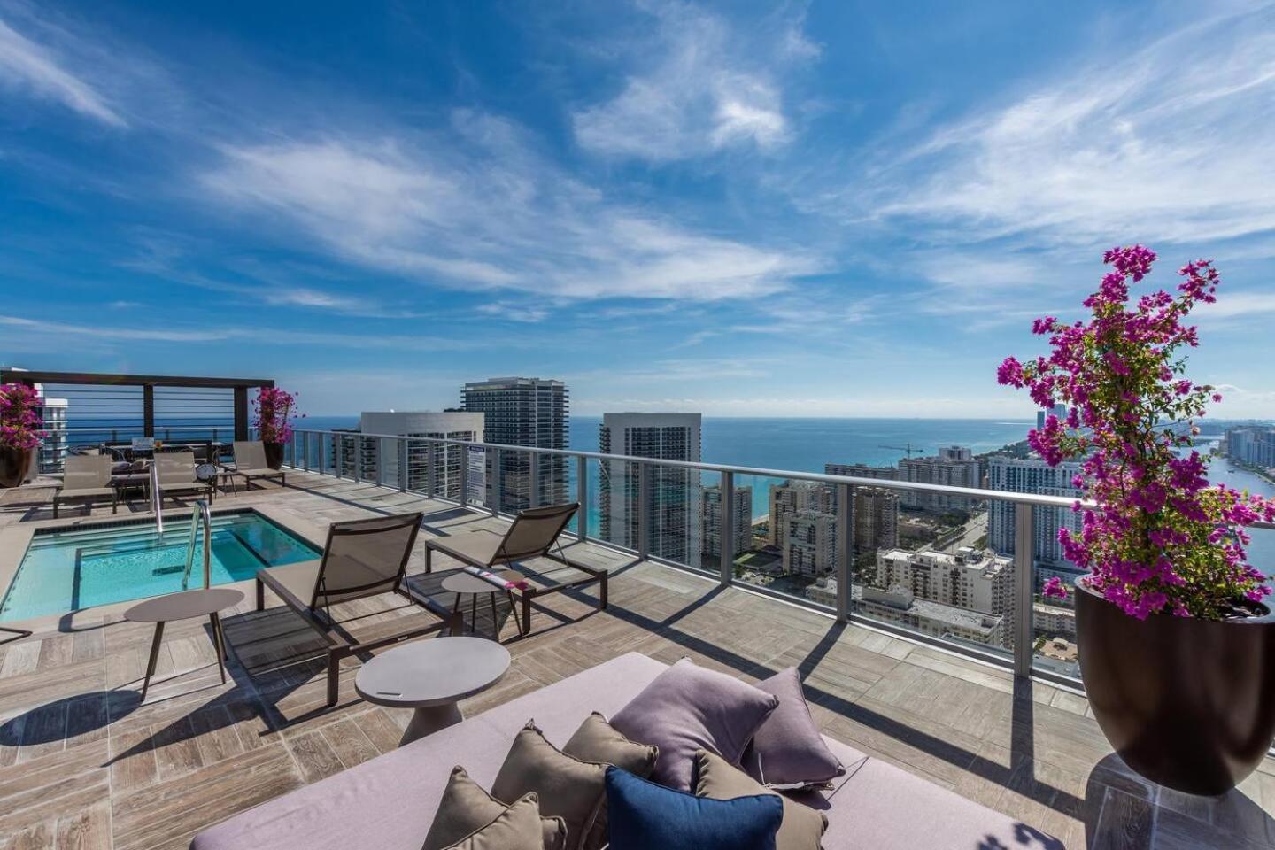 Amazing Apartments At H Beach House Hollywood Zewnętrze zdjęcie